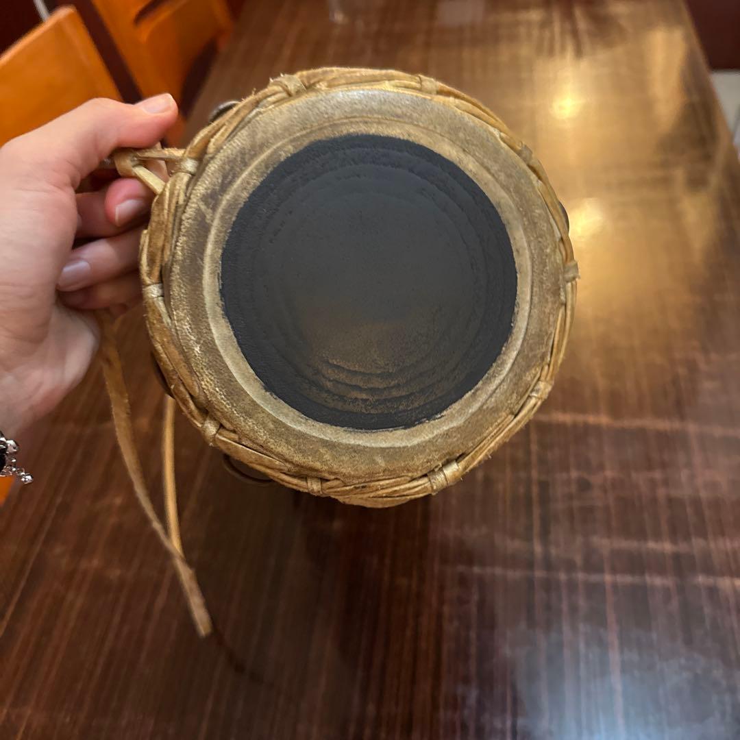 ネパールの楽器(マダル) 和太鼓 黒色 円筒形 ストラップ付き