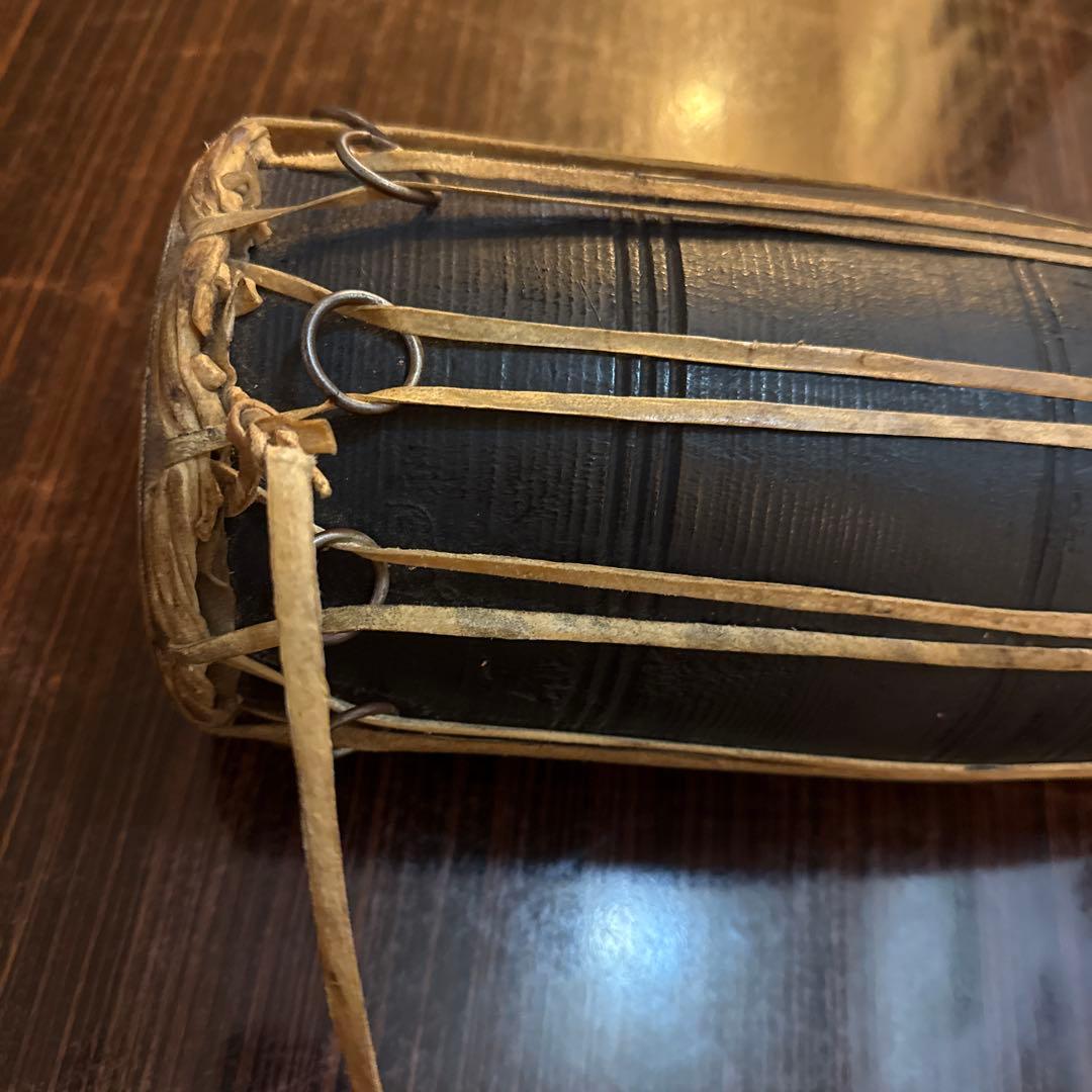 ネパールの楽器(マダル) 和太鼓 黒色 円筒形 ストラップ付き
