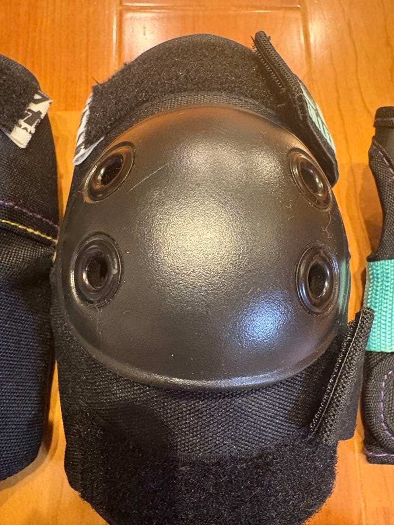 【M02】187 KILLER PADS 膝肘パッドセット