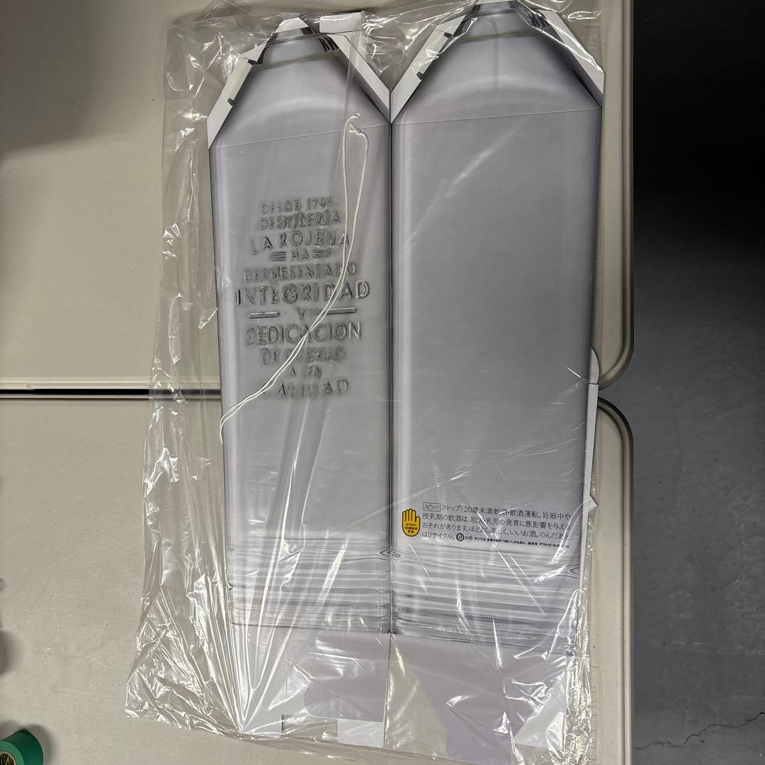 SKYY VODKA スカイウォッカ　ネオン　サインとクエルボグッズ