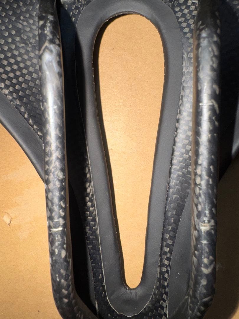 ヨーレオ（YOELEO）CL MAX超軽量力ーボンサドル 幅:140mm