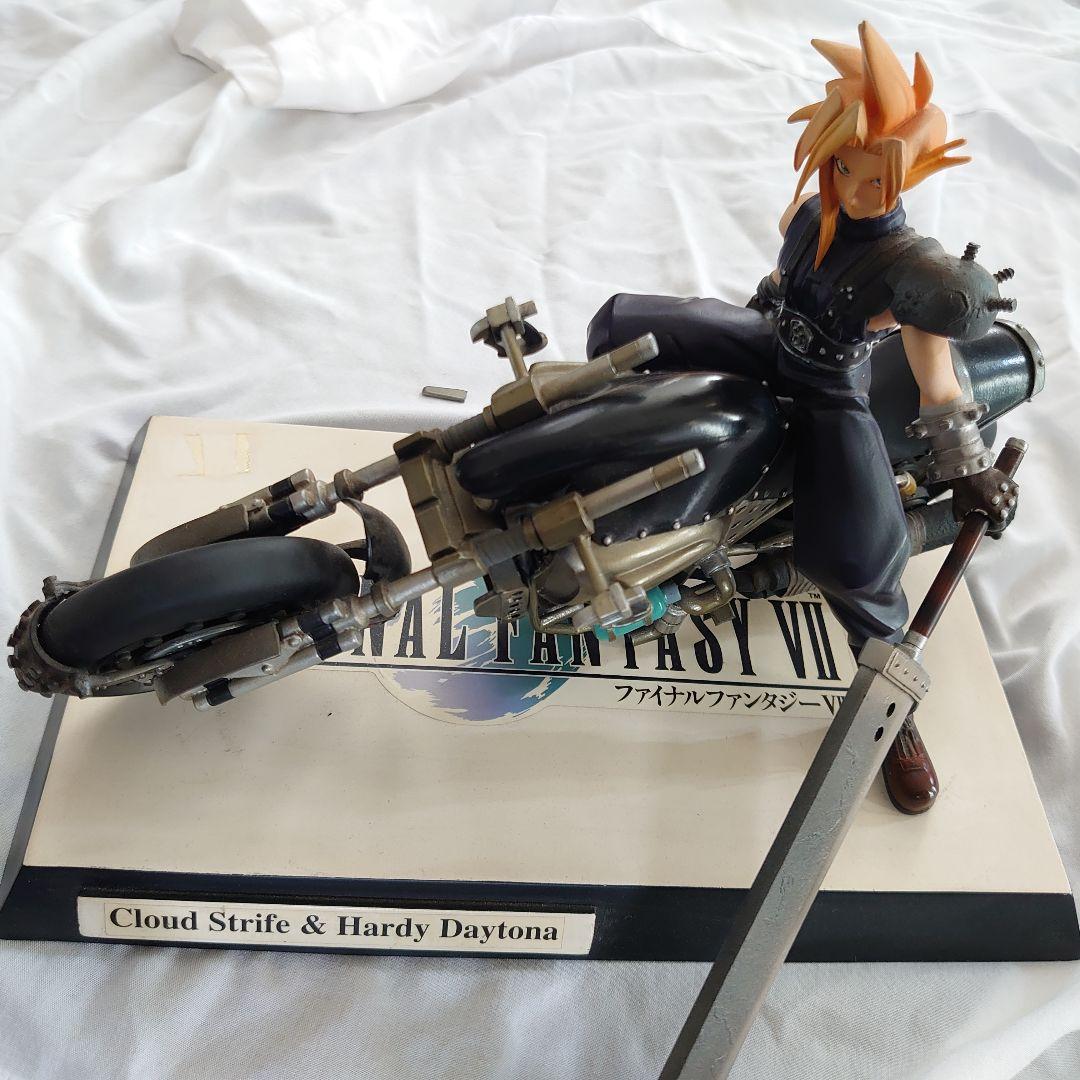 FINAL FANTASY VII クラウド・ストライフ フィギュア
