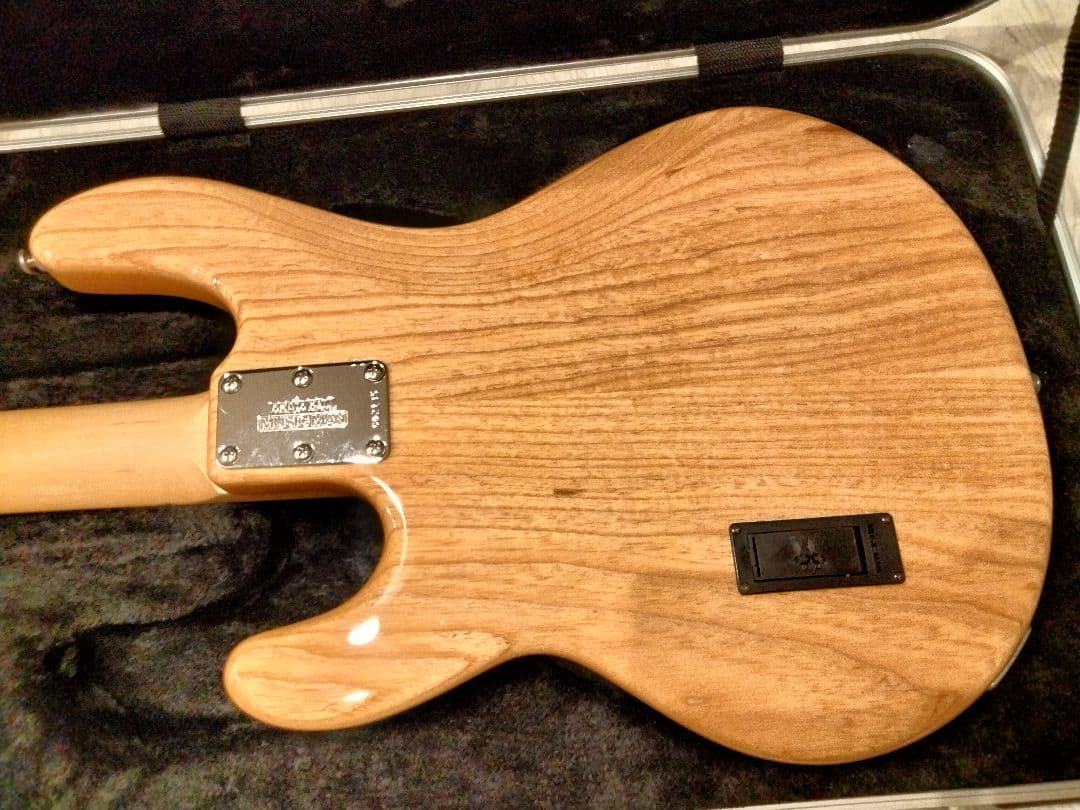 ミュージックマン MUSICMAN スティングレイ　stingray