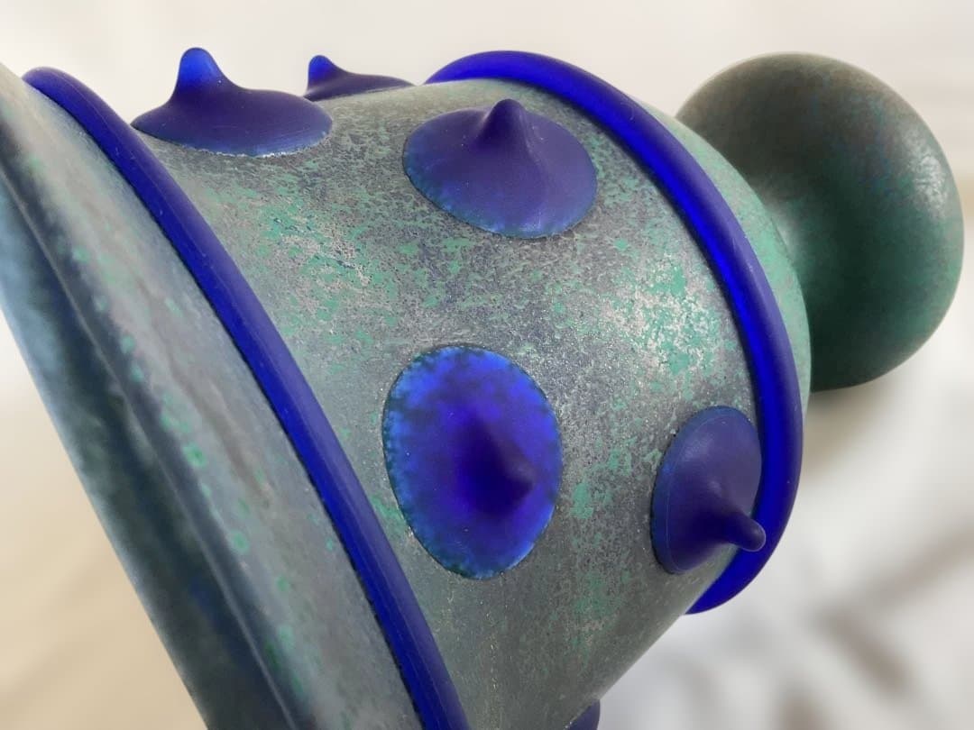 岩田久利（1925~1994年）「突起の付いたガラス脚付杯」