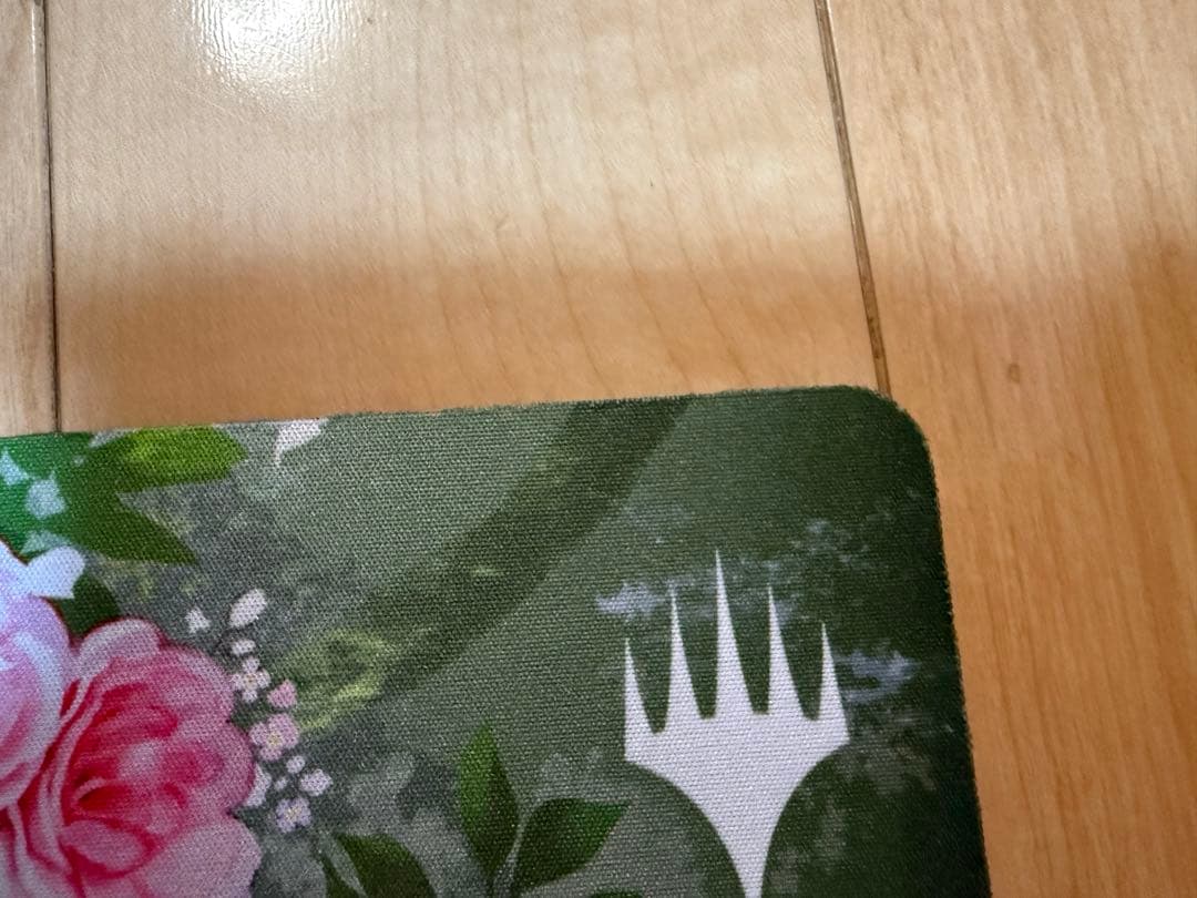 MTG 《復活した精霊信者、ニッサ》プレイマット