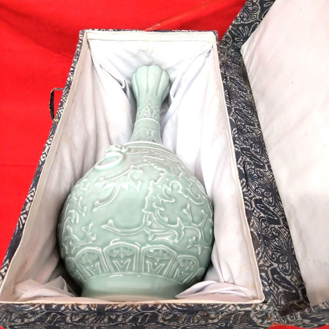 北京故宮博物院☆秘蔵　青釉龍鳳紋蓮弁瓶　景徳鎮御窯　共箱　証明書付