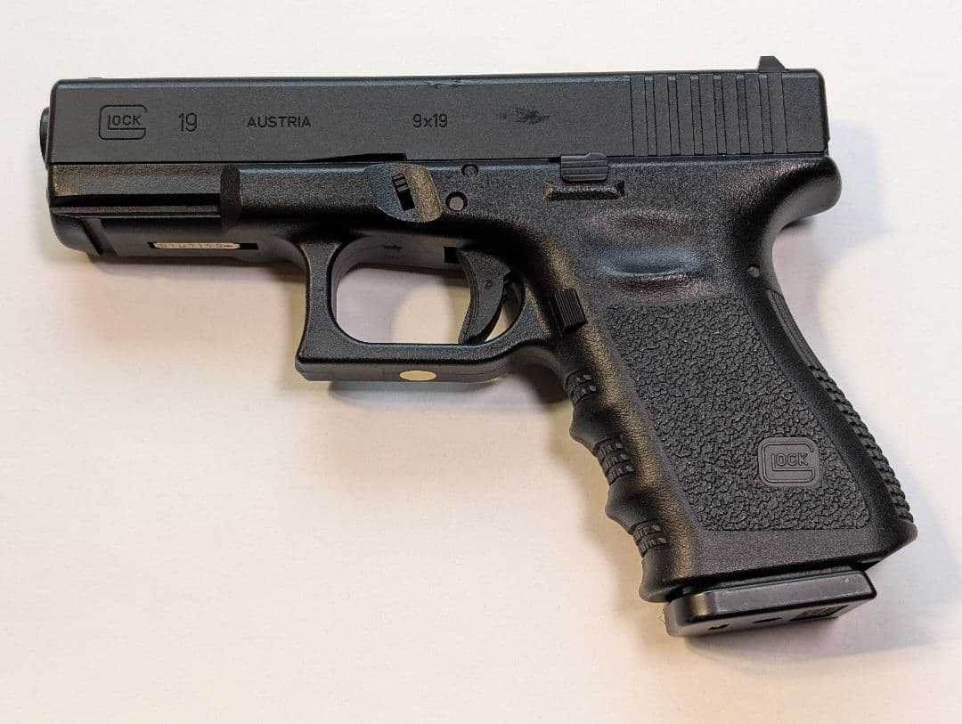 実物ホルスター付　マルイ　GLOCK 19 3rd genガスブロ