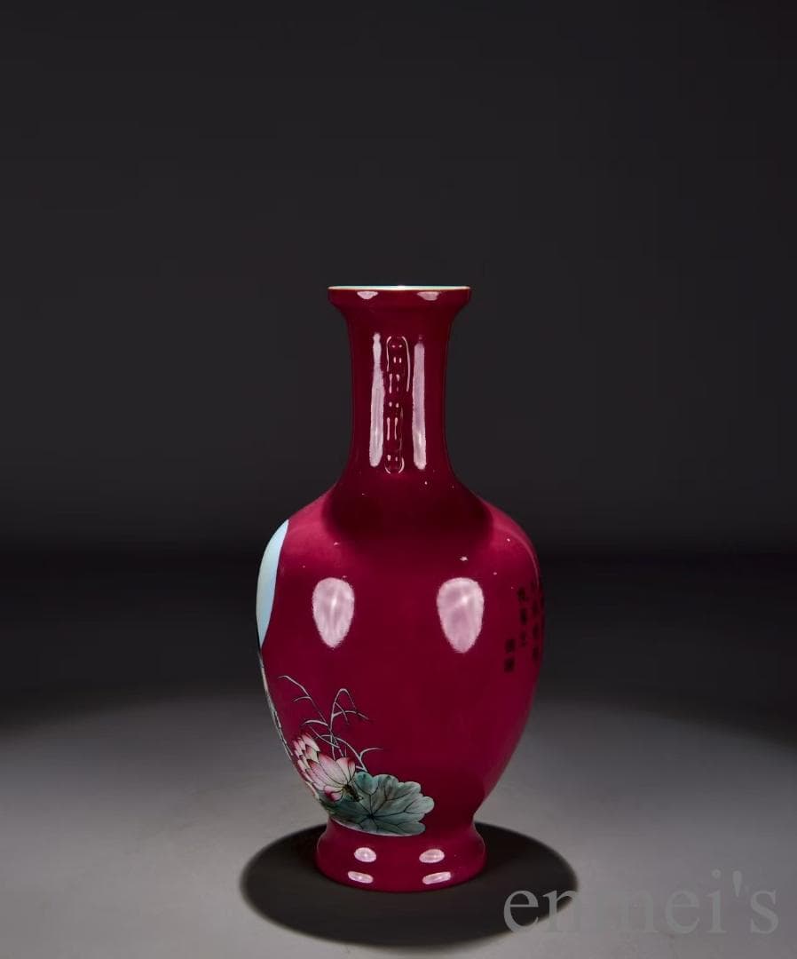 中国古美術・清代乾隆年製・粉彩赤地・自在観音図双耳瓶・花瓶・唐物・陶磁器・蓮華紋