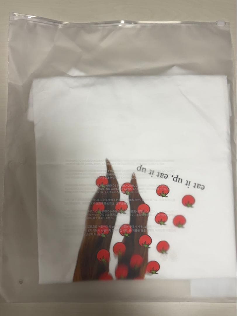 LE SSERAFIM トマトTシャツ カズハ