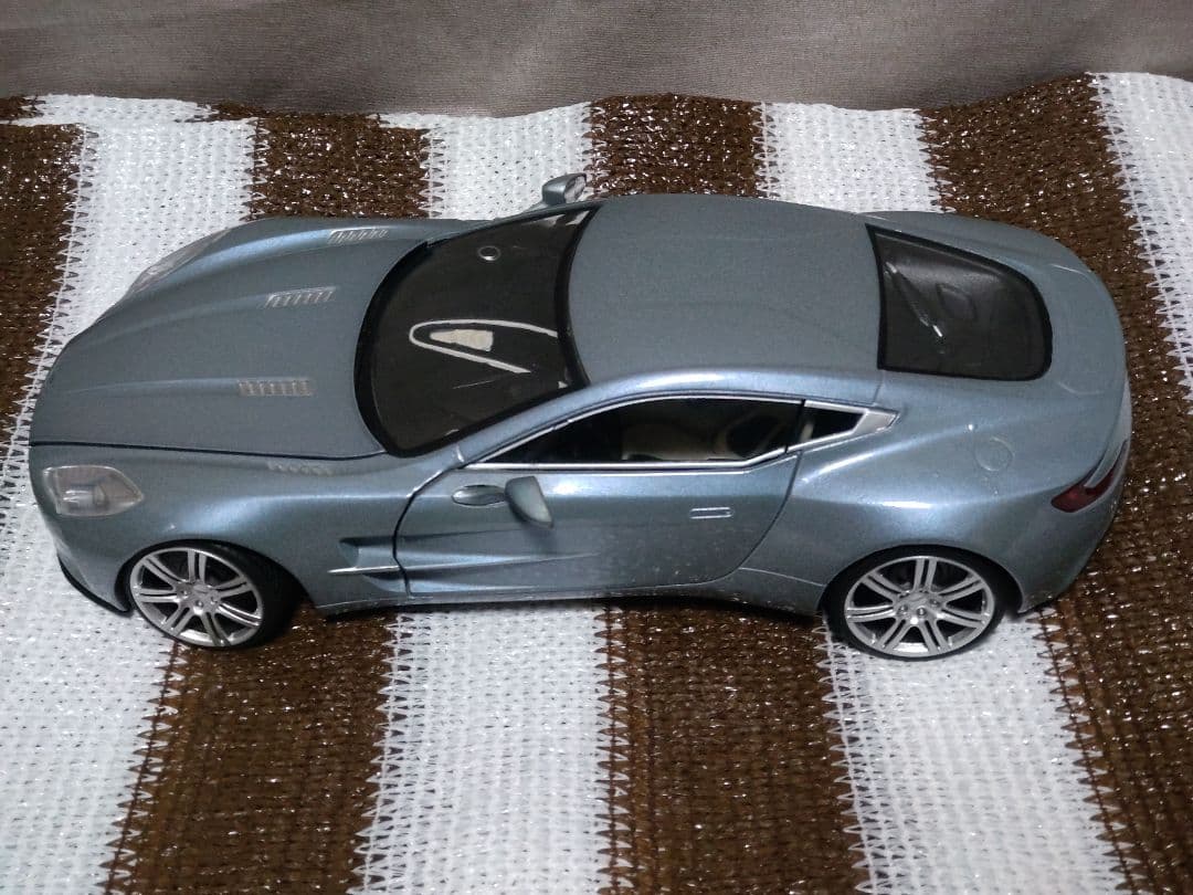 モンドモータース 1/18 アストンマーチン　　　One-77　ミニカー