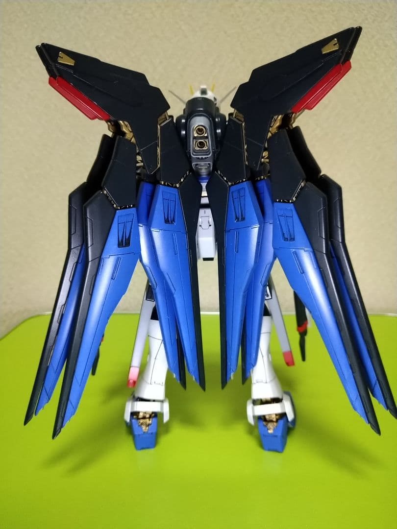 【オマケ付 全塗装済完成品】 MGストライクフリーダム デスティニー