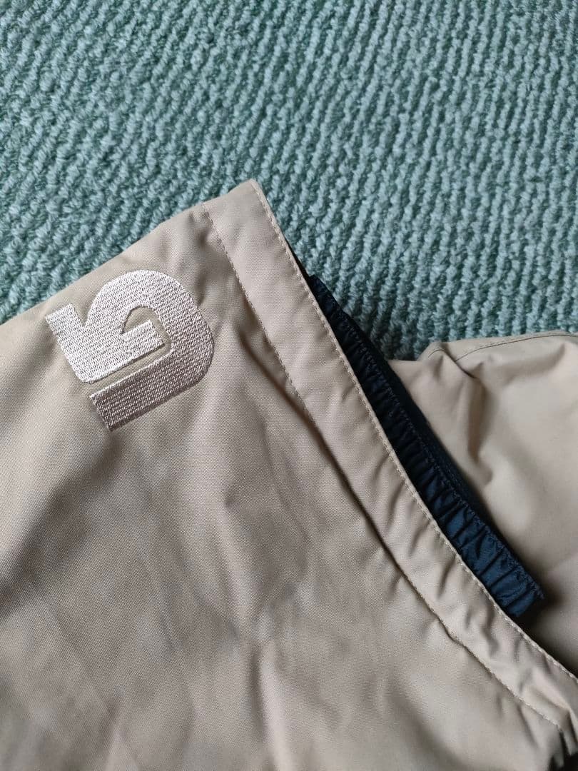 BURTON子ども用フード付きスキーウェア