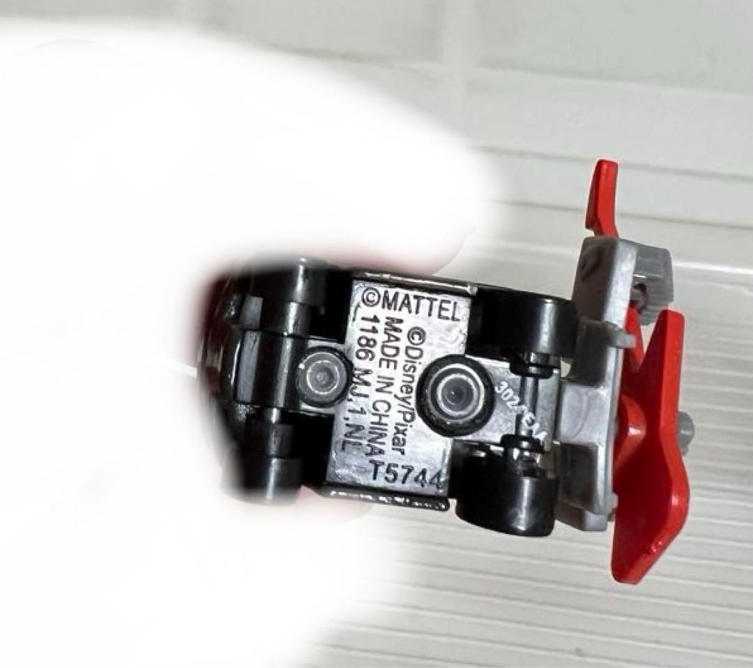 カーズ、ミニカー（マテル）ヘビメタマックイン