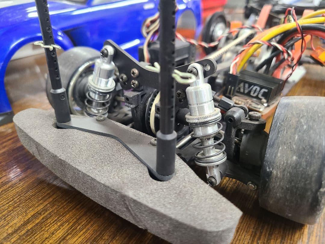 ラジコンカーとFutabaコントローラー