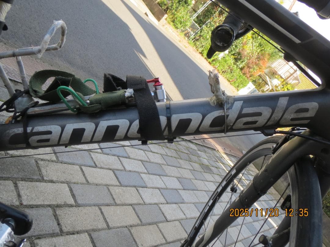 カーボン製ロードバイク　キャノンデール社製　シマノ20段変速　GPS付サイコン