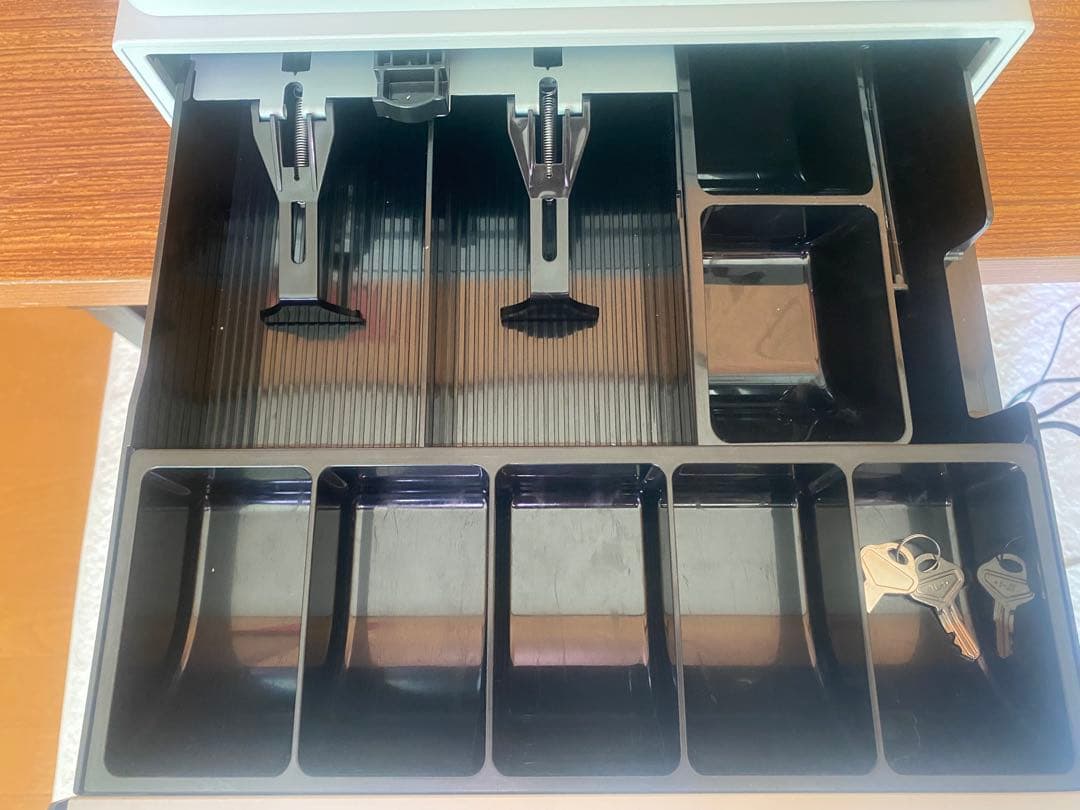 【ほぼ新品・２回使用】SHARP/シャープ　電子レジスター　XE-A207W-W