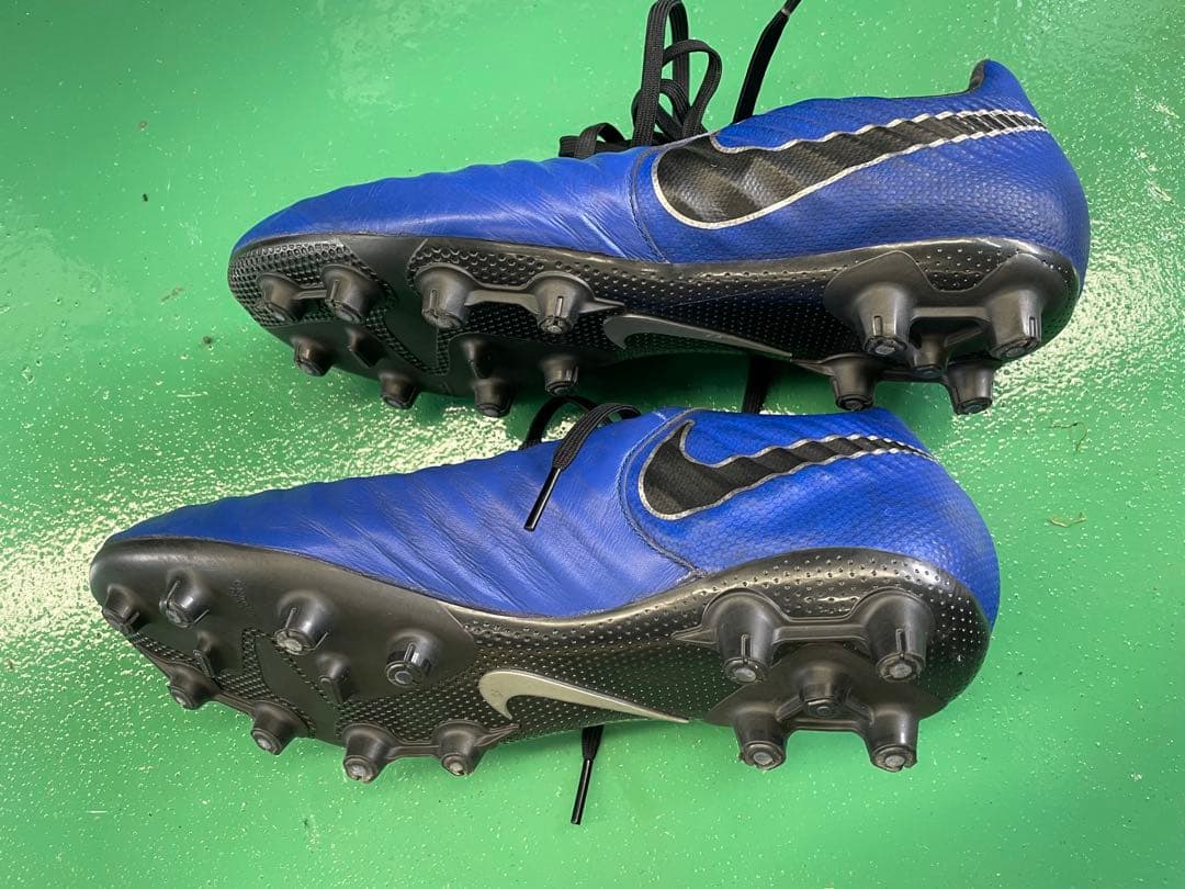 Nike ナイキ　ティエンポFG