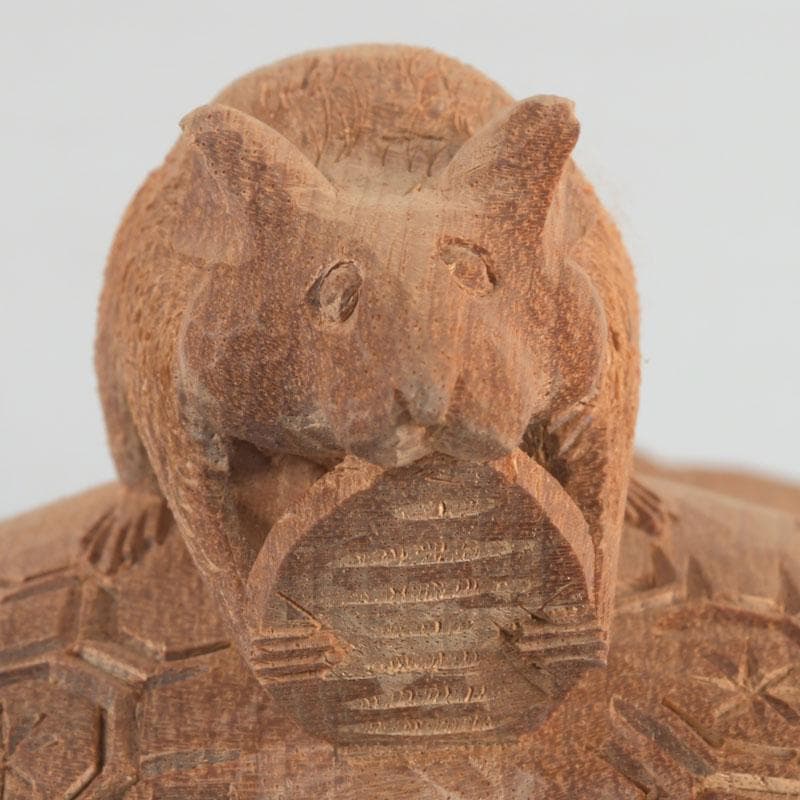 井波彫刻　紅雲作　木彫　鼠と小槌　干支　置物　共箱　C　9418