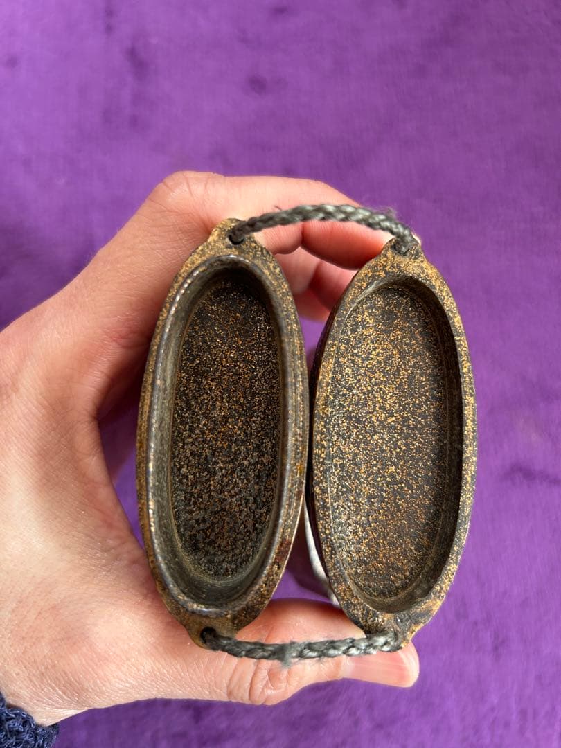 漆塗り印籠 金地の山景色 根付 家紋入り 薬入れ 小物入れ 時代物