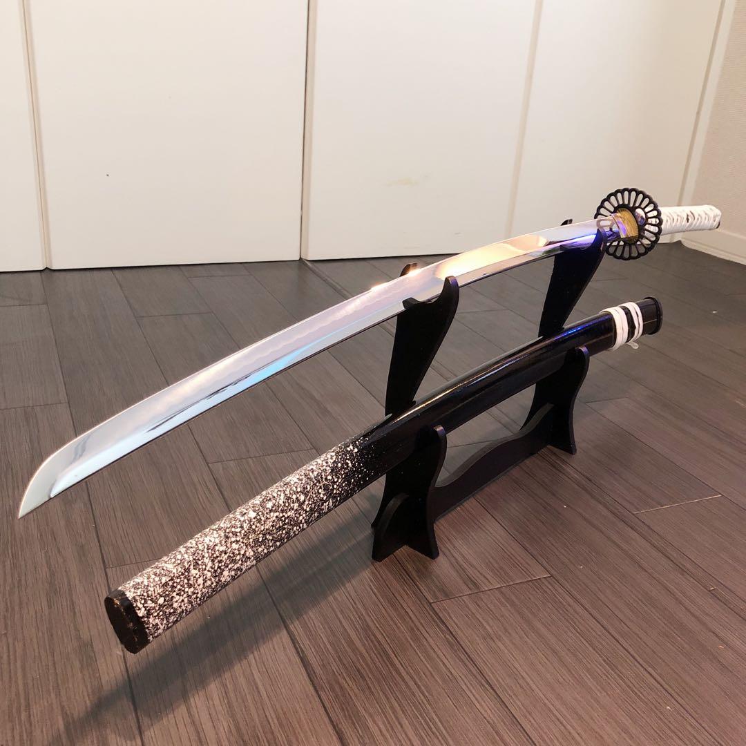 高級模造刀　高級居合刀　菊一文字拵え　黒鞘白飛沫　優勢刃紋刀身　白拵え