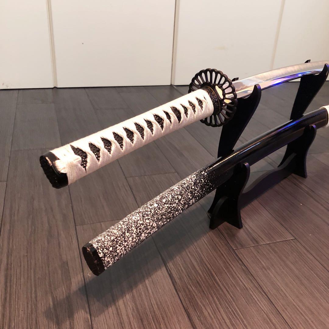 高級模造刀　高級居合刀　菊一文字拵え　黒鞘白飛沫　優勢刃紋刀身　白拵え