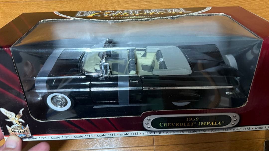 1/18スケール　ミニカー シボレー・インパラ/プリムス 箱入り2台セット