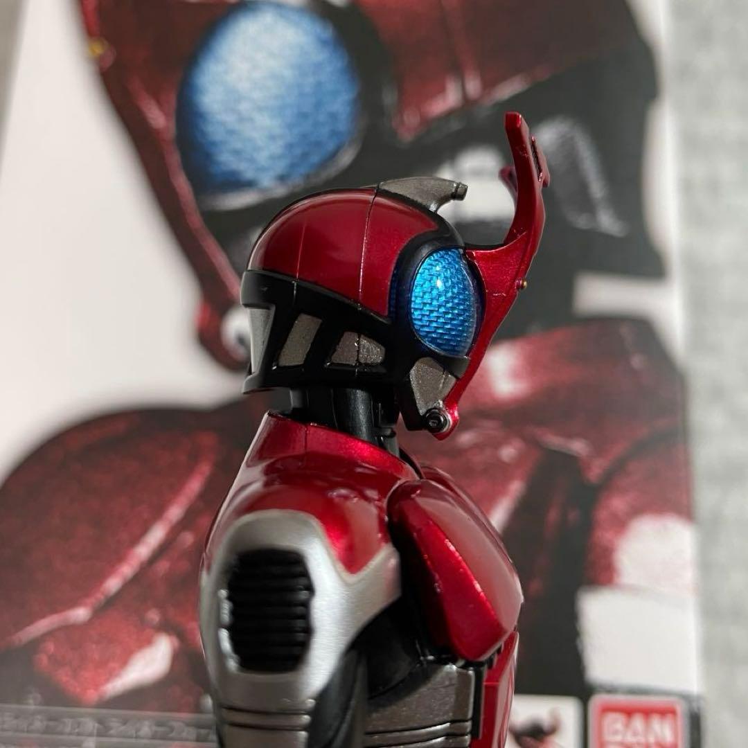 S.H.Figuarts（真骨彫製法） 仮面ライダーカブト ライダーフォーム