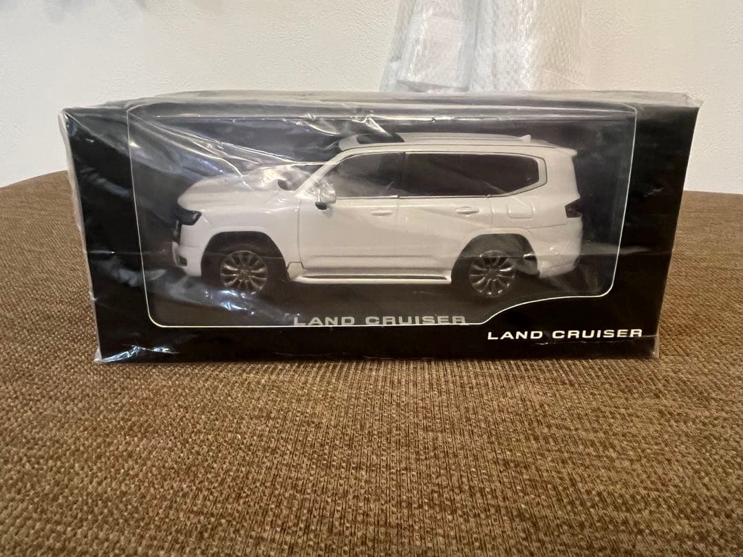 ランドクルーザー300 ミニカー　カラーサンプル　プレシャスホワイトパール