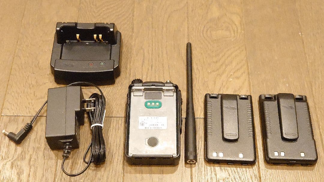 ヤエス FT1D ハンディ無線機 144/430MHz バッテリ（大小２個付）