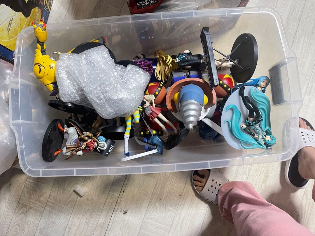 アニメとマーベルのフィギュア詰め合わせ