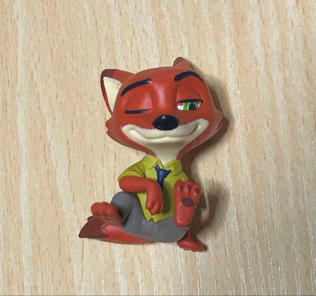 ズートピア　ニック　ジュディ　かくれんぼフィギュア　肩ズンなど　ガチャガチャ