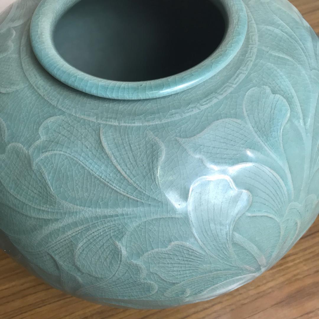 青磁の壺　特大