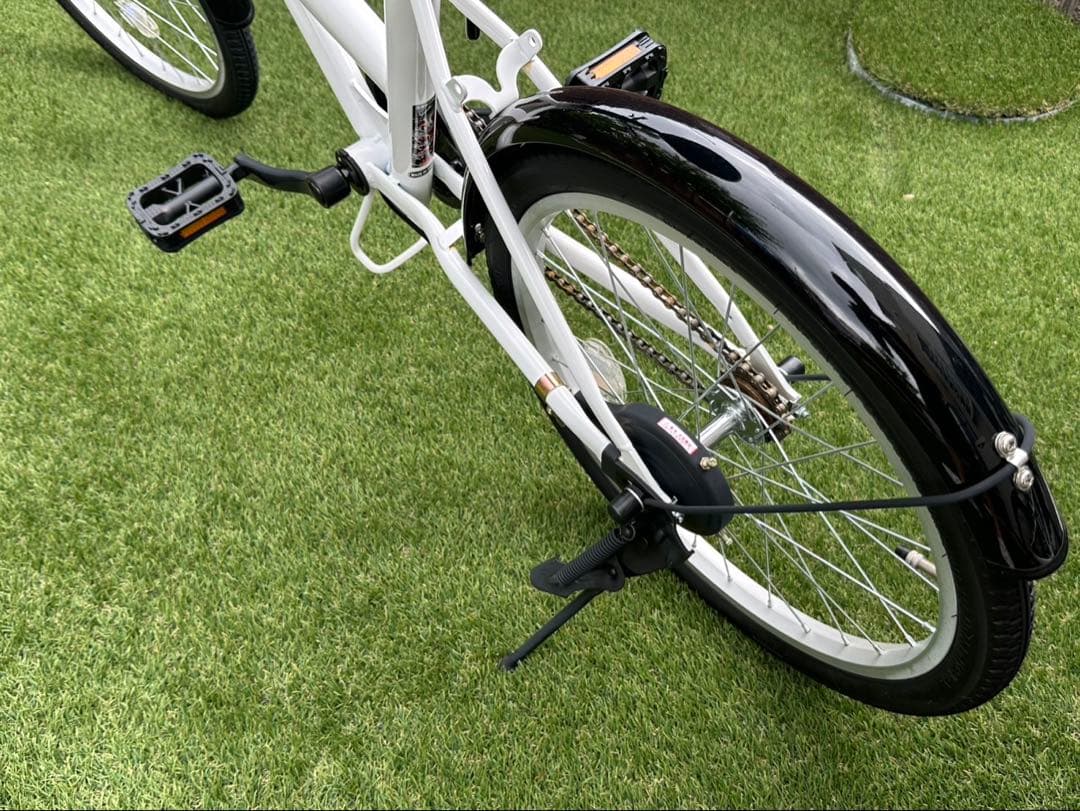 2025年　新品同様　折り畳み自転車　白　ホワイト　綺麗　美品　車載可能　大阪