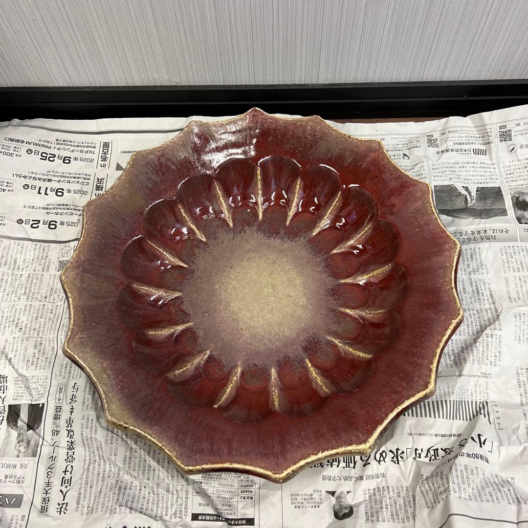 花びら型 赤色 陶器 盆