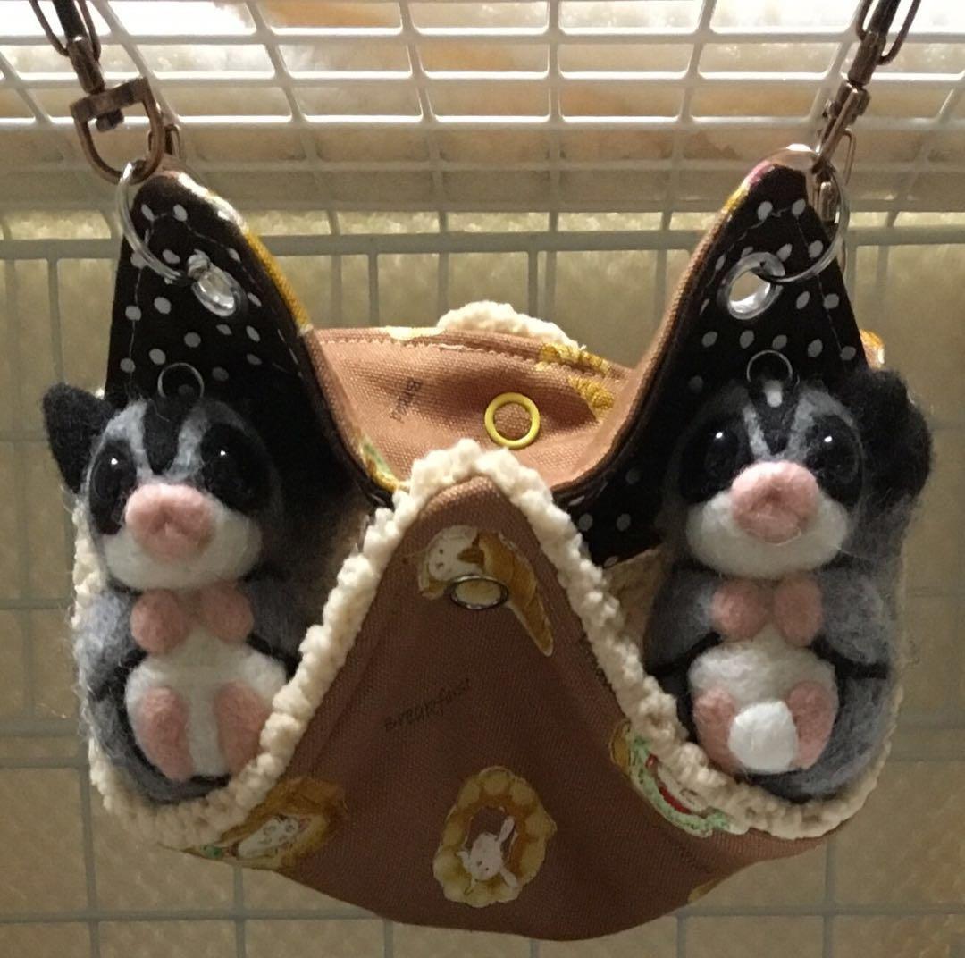 モモンガハウス(ハリネズミ他アニマル・パン柄)ボアベージュ  1850円