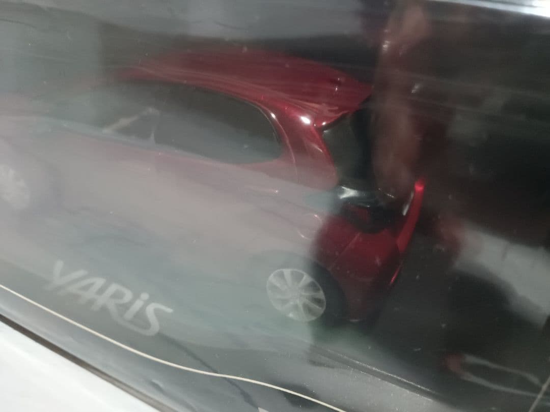 1/30 トヨタ　ヤリス　カラーサンプル　ミニカー　センシュアルレッドマイカ