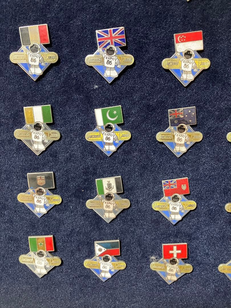 EXPO86 世界66カ国の国旗ピンバッジ