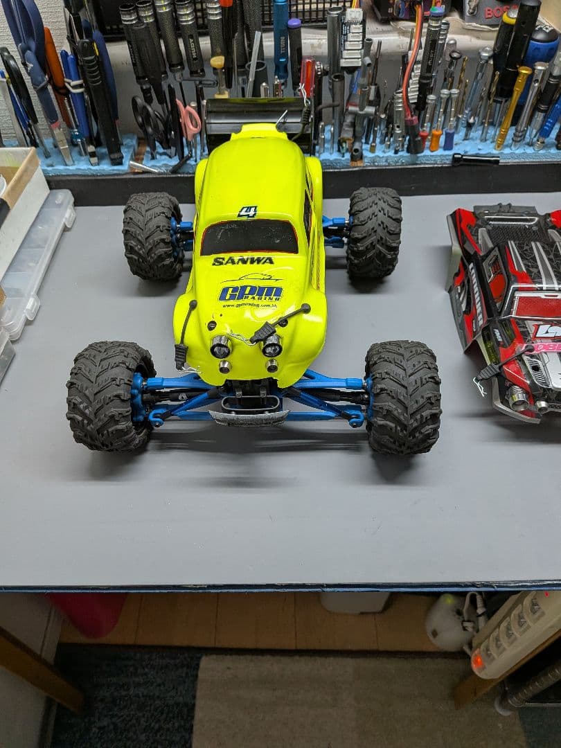 トラクサスEレボ1/１６ 更に変更しました。ボデーは、1台を、選択して下さい。