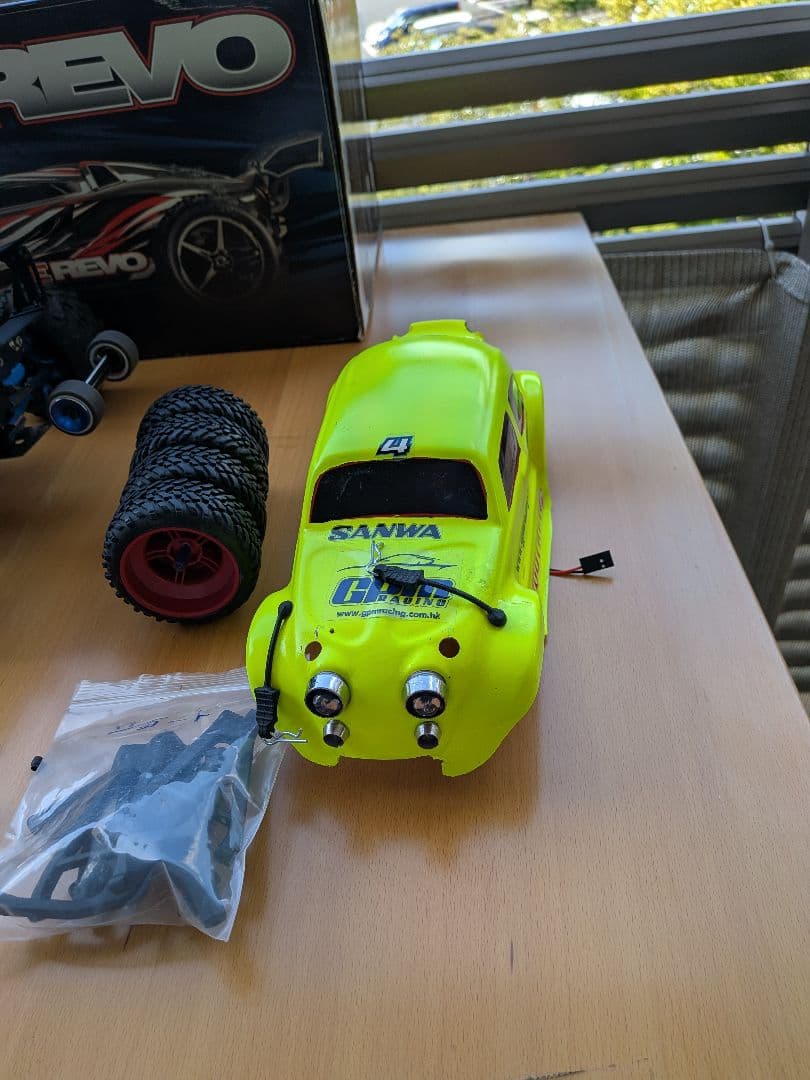 トラクサスEレボ1/１６ 更に変更しました。ボデーは、1台を、選択して下さい。