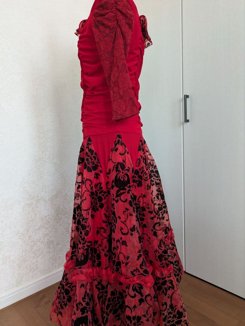 ♡レイリーナ♡ 社交ダンス用赤ドレス フリル付き　セットアップ　Mサイズ