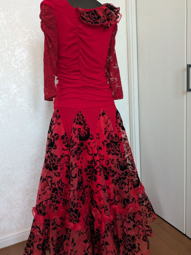 ♡レイリーナ♡ 社交ダンス用赤ドレス フリル付き　セットアップ　Mサイズ