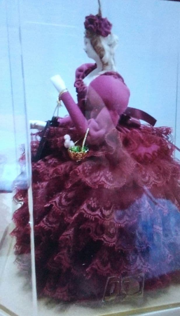 #昭和レトロワインレッドリボンドレス立体オブジェ人形