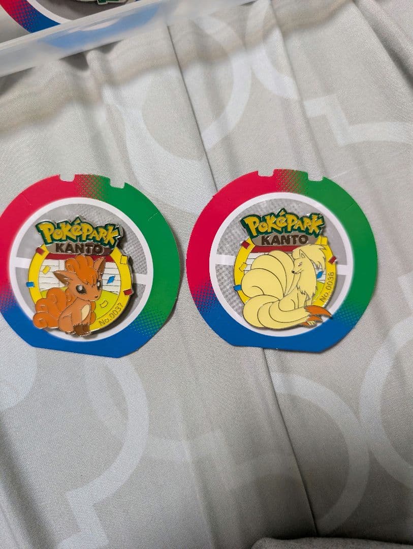 ポケパークカントー 　ピンバッジ　ウインディ、ロコン、キュウコン、リザードン