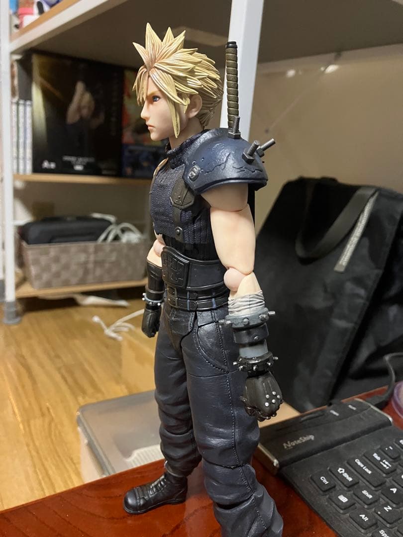 ファイナルファンタジーVII リメイク PLAY ARTSクラウド ver2