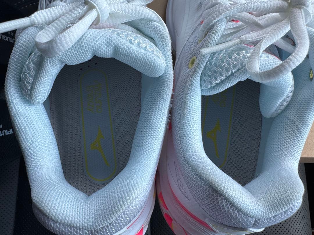 ミズノ　バドミントンシューズ　ウエーブファング2 FIT 23.0㎝