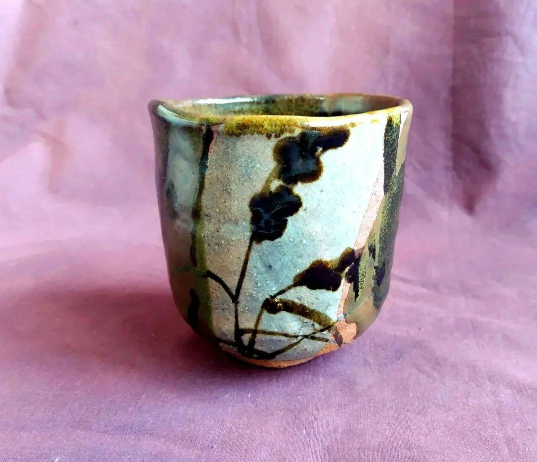 鉄釉掛分花文筒茶盌 (吉川水城 作) 未使用 新品同様