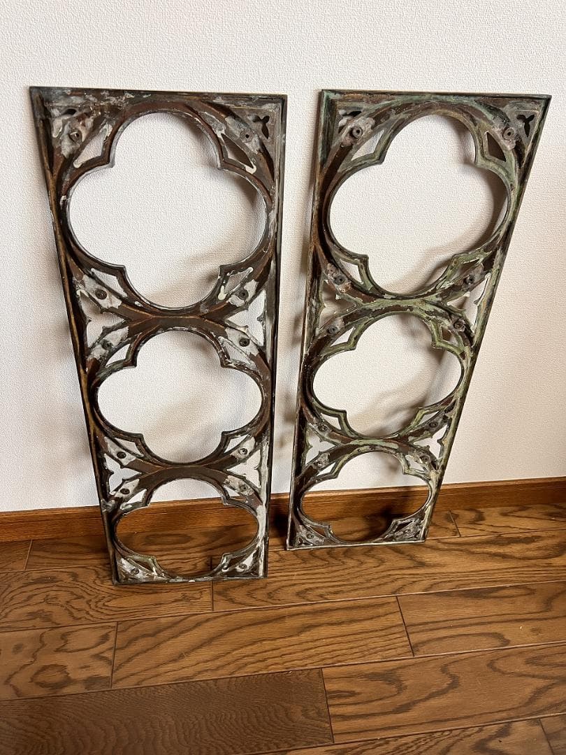 アーキテクチュラル・サルベージ 真鍮の飾り２個セット　窓飾