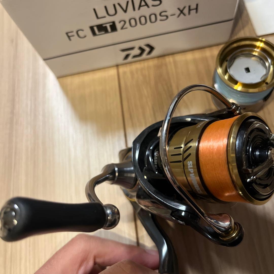 20 DAIWA LUVIAS FC LT 2000S-XH スピニングリール
