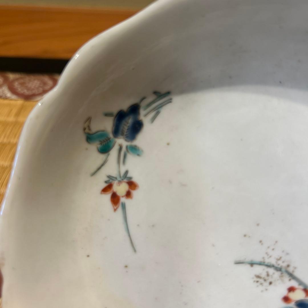 脚付き花陶器皿