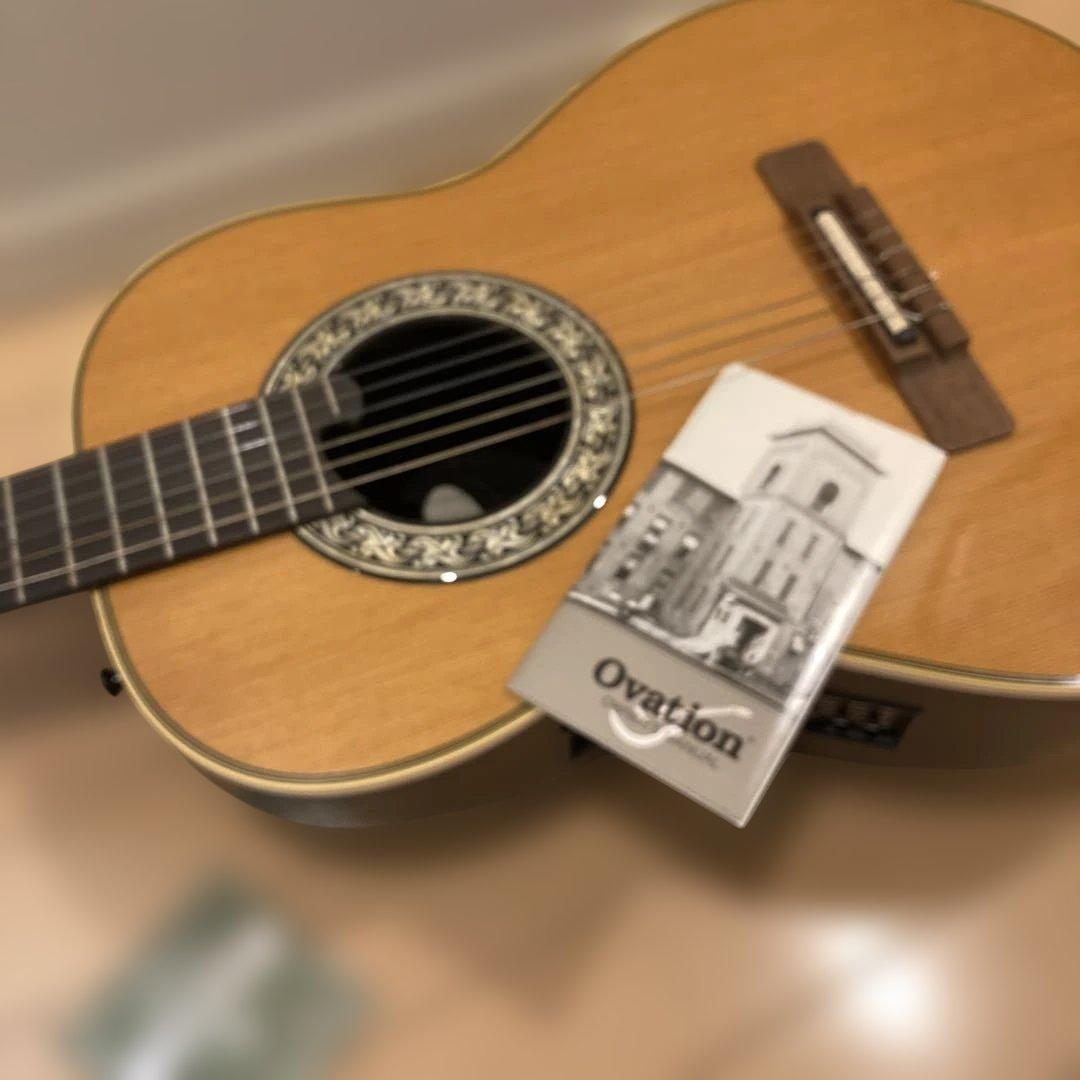 Ovation 1713 Classicギター ハードケース、弦2本付